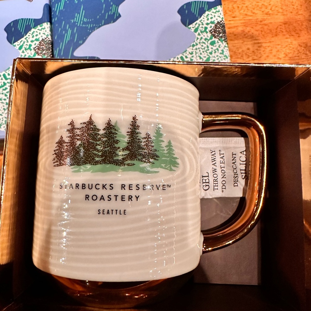 Starbuck reserve roastery seattle limited edition mug holiday
